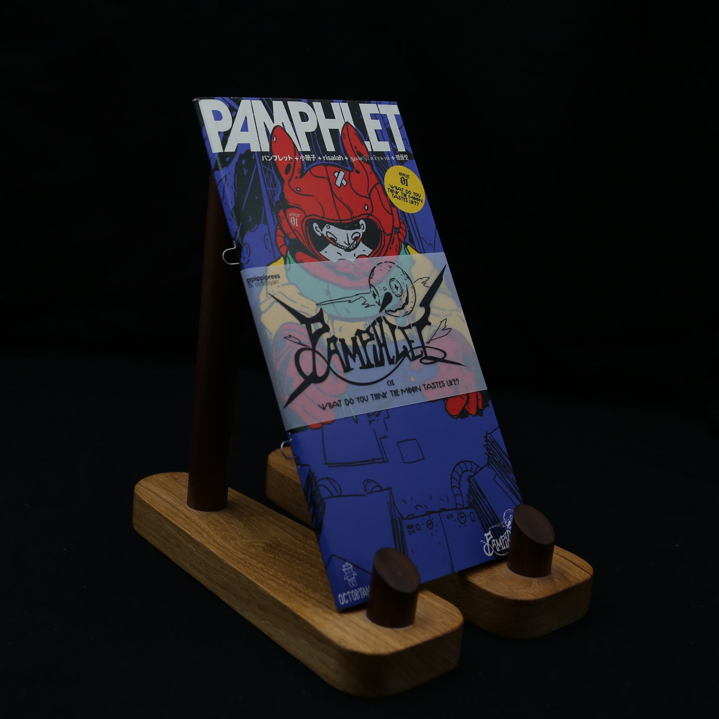 PAMPHLET 01 - What does the moon taste like?